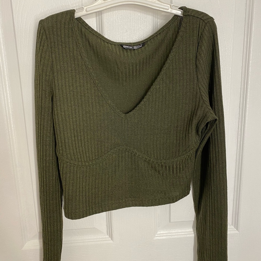 V Neck. Size S